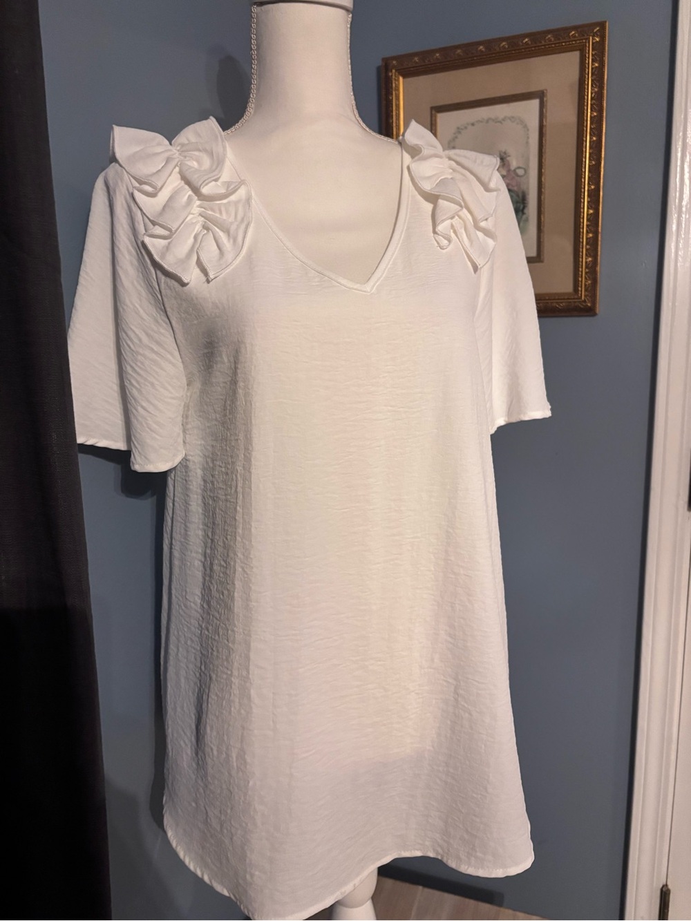 JODIFL White Ruffle Shoulder V-Neck Short Sleeve Top